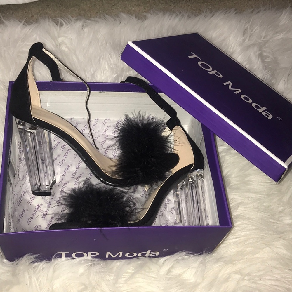 BLACK FAUX FUR CLEAR BLOCK HEELS